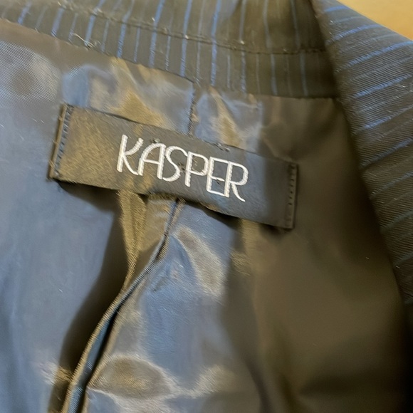 Ladies pants suit - Picture 4 of 6